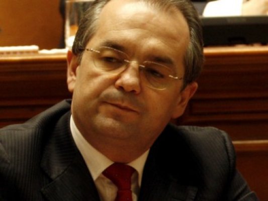 Premierul Emil Boc spune că ia în calcul alegerile anticipate